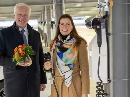 EnBW-Tochter ChargeHere nimmt 160 Ladepunkte am Dortmunder Direktionsstandort des Continentale Versicherungsverbundes in Betrieb / Damit betreibt der Anbieter einen der größten Ladestandorte in NRW - Foto: presseportal.de