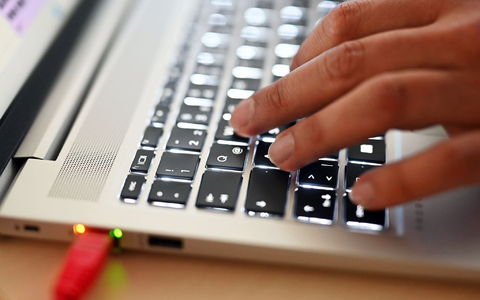 Die deutsche Wirtschaft macht sich Sorgen ĂŒber die AbhĂ€ngigkeit von den USA bei digitalen Produkten. - Foto: Uli Deck/dpa Die deutsche Wirtschaft macht sich Sorgen ĂŒber die AbhĂ€ngigkeit von den USA bei digitalen Produkten. - Foto: Uli Deck/dpa