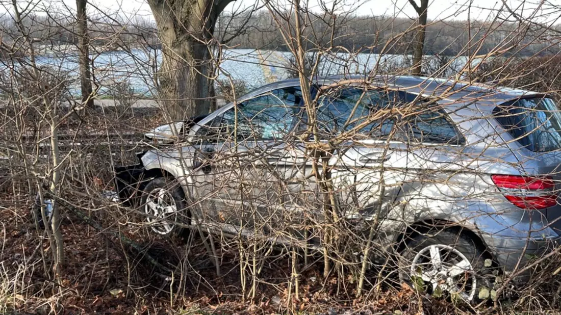 POL-SU: Autofahrer stirbt nach Verkehrsunfall - Bild: presseportal.de