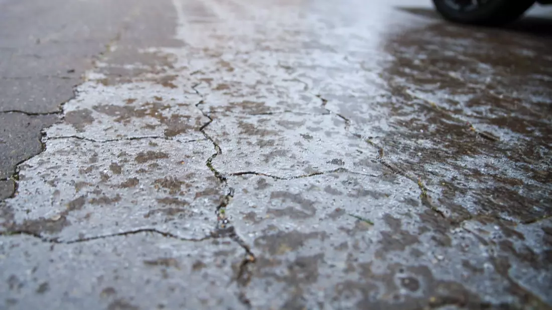 Glätte in ganz Baden-Württemberg führte am frühen Morgen zu vielen Unfällen. - Bild: Alexander Wolf/onw-images/dpa