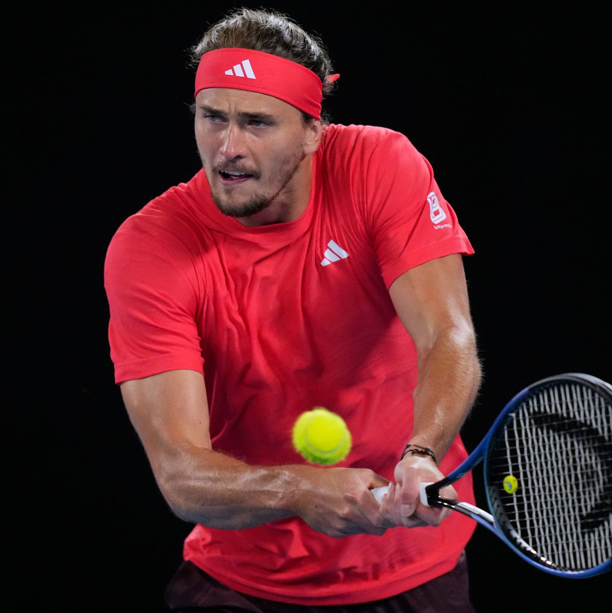 Mit vollem Fokus in die dritte Runde der Australian Open: Alexander Zverev. - Foto: Vincent Thian/AP/dpa