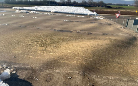 POL-PDLD: A65/Edenkoben - Verkehrsunfall wegen verlorenen Eisplatten - Foto: presseportal.de