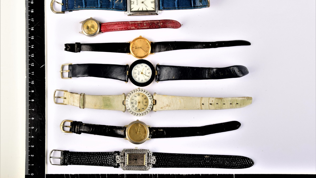 POL-LG: ++ Einbruch in Materiallager ++ Polizei sucht Eigentümer-/innen ++ 37-Jähriger entwendet Kleidung ++ Kennzeichen entwendet - Anschließend Tankbetrug ++ Fensterscheibe eingeschlagen ++ - Foto: presseportal.de