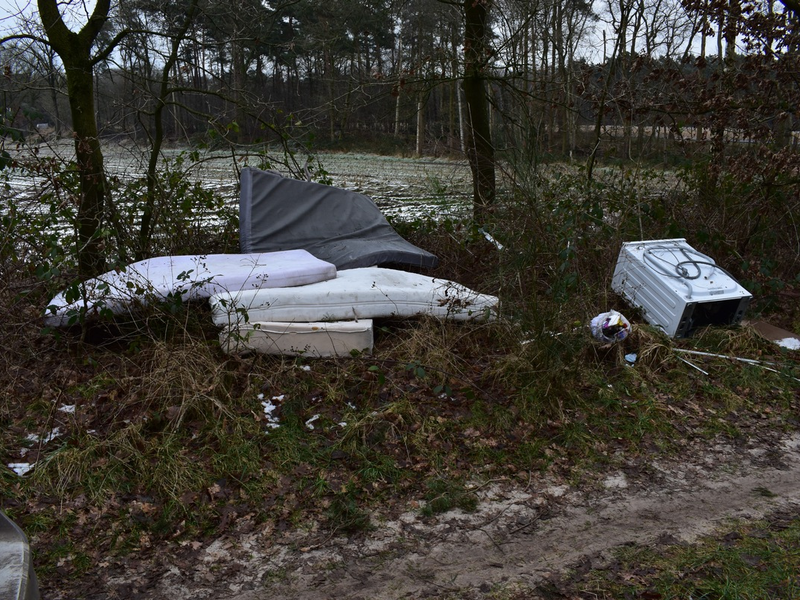 POL-EL: Lünne - Abfall illegal entsorgt - Hinweise gesucht - Foto: presseportal.de