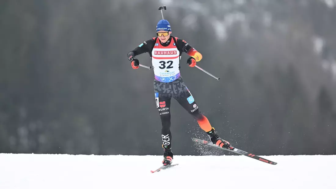 Stefanie Scherer kommt aus dem IBU-Cup und feiert einen Staffelsieg in der A-Liga. - Bild: Sven Hoppe/dpa