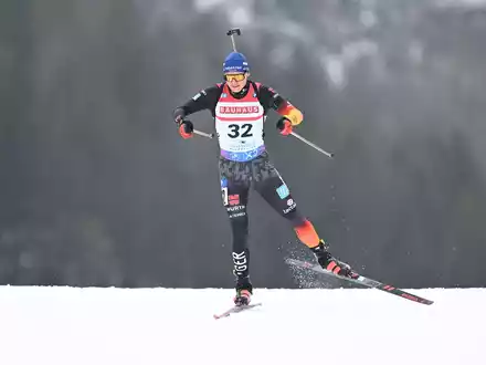 Stefanie Scherer kommt aus dem IBU-Cup und feiert einen Staffelsieg in der A-Liga. - Foto: Sven Hoppe/dpa