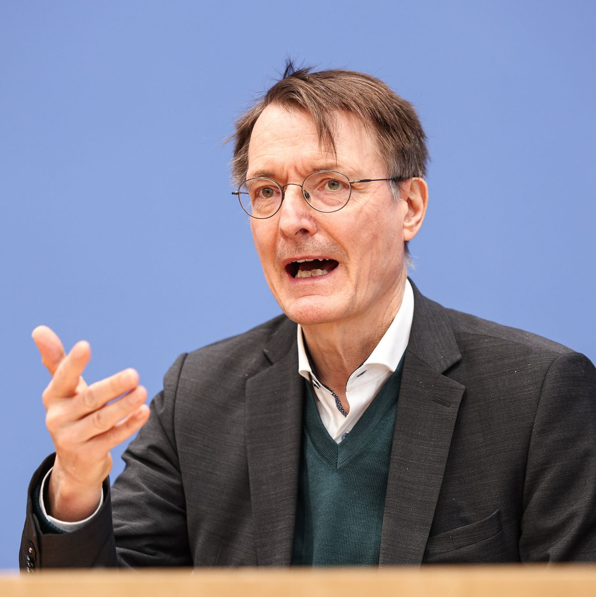 Gesundheitsminister Lauterbach spricht vom Beginn eines neuen digitalen Zeitalters. - Foto: Hannes P. Albert/dpa