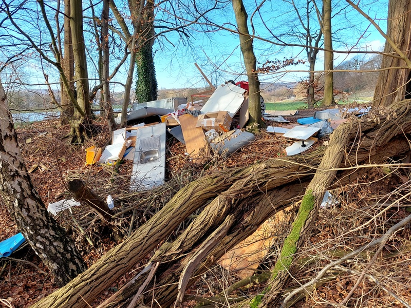 POL-HOL: Unzulässige Müllablagerung im Bereich der Landesstraße 550 - Verursacher ermittelt - Foto: presseportal.de