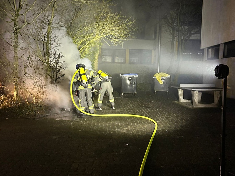 FW-WRN: Mülleimerbrand am Anne-Frank-Gymnasium - Foto: presseportal.de