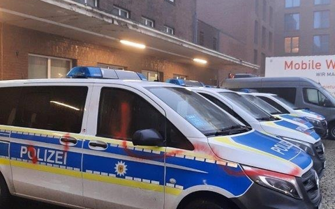 BPOL NRW: 20-Jährige beschädigt mehrere Dienstfahrzeuge der Bundespolizei in Düsseldorf - Bundespolizei ermittelt - Foto: presseportal.de