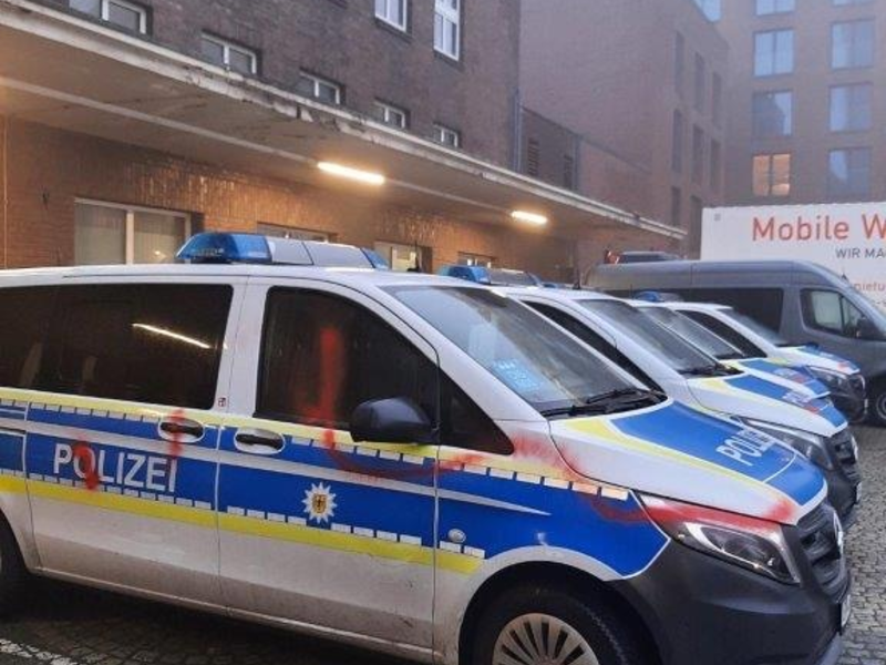 BPOL NRW: 20-Jährige beschädigt mehrere Dienstfahrzeuge der Bundespolizei in Düsseldorf - Bundespolizei ermittelt - Foto: presseportal.de