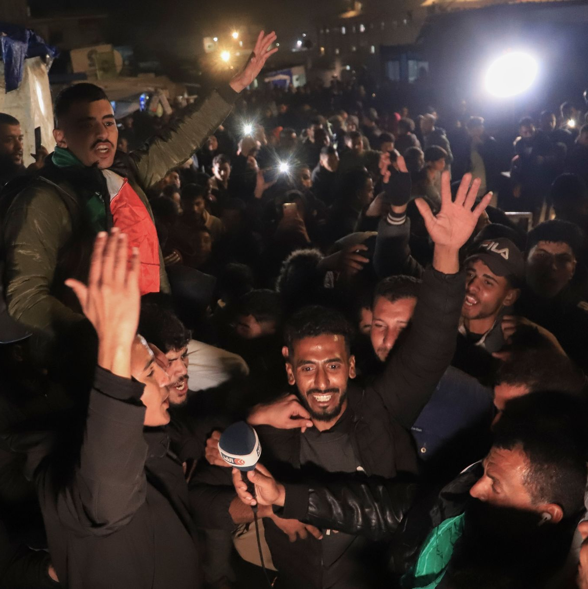 Freude im Gazastreifen: Die Waffen sollen schweigen.  - Foto: Mariam Dagga/AP/dpa