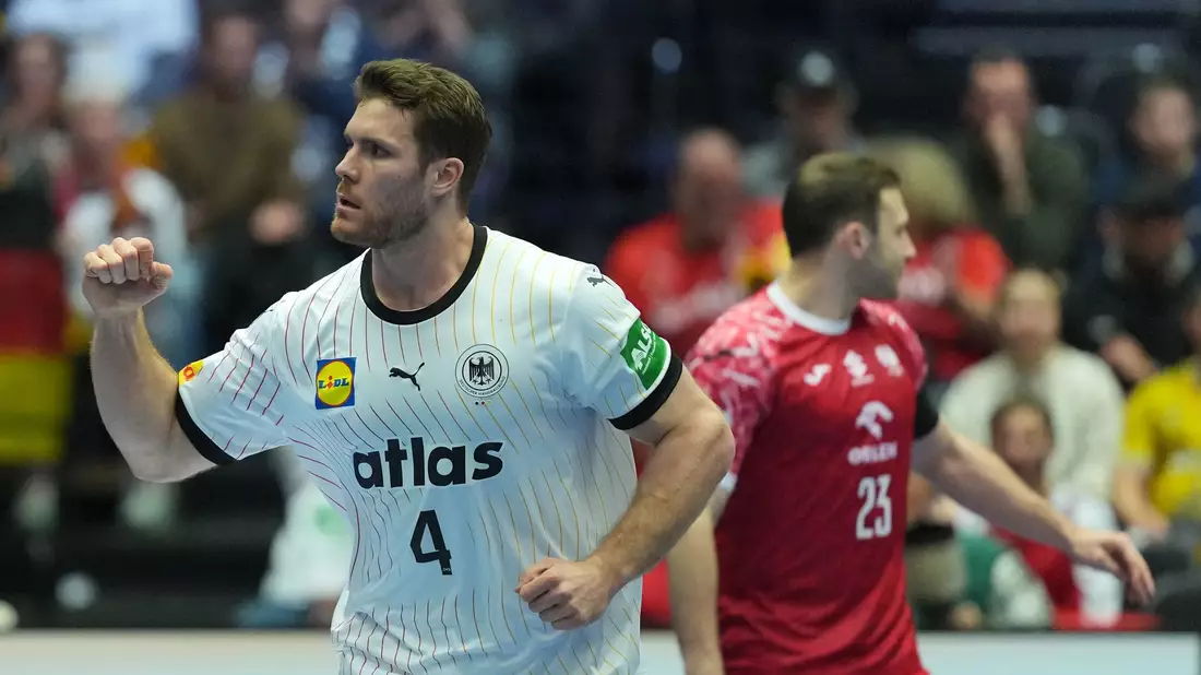 Andreas Wolff strebt mit den deutschen Handballern gegen die Schweiz den zweiten Vorrundensieg bei der WM an. - Bild: Sören Stache/dpa