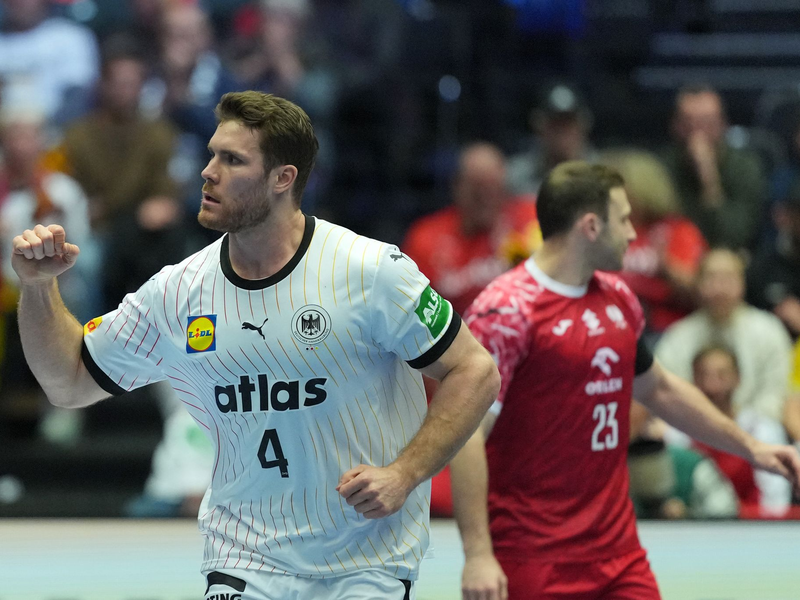 Andreas Wolff strebt mit den deutschen Handballern gegen die Schweiz den zweiten Vorrundensieg bei der WM an. - Foto: Sören Stache/dpa