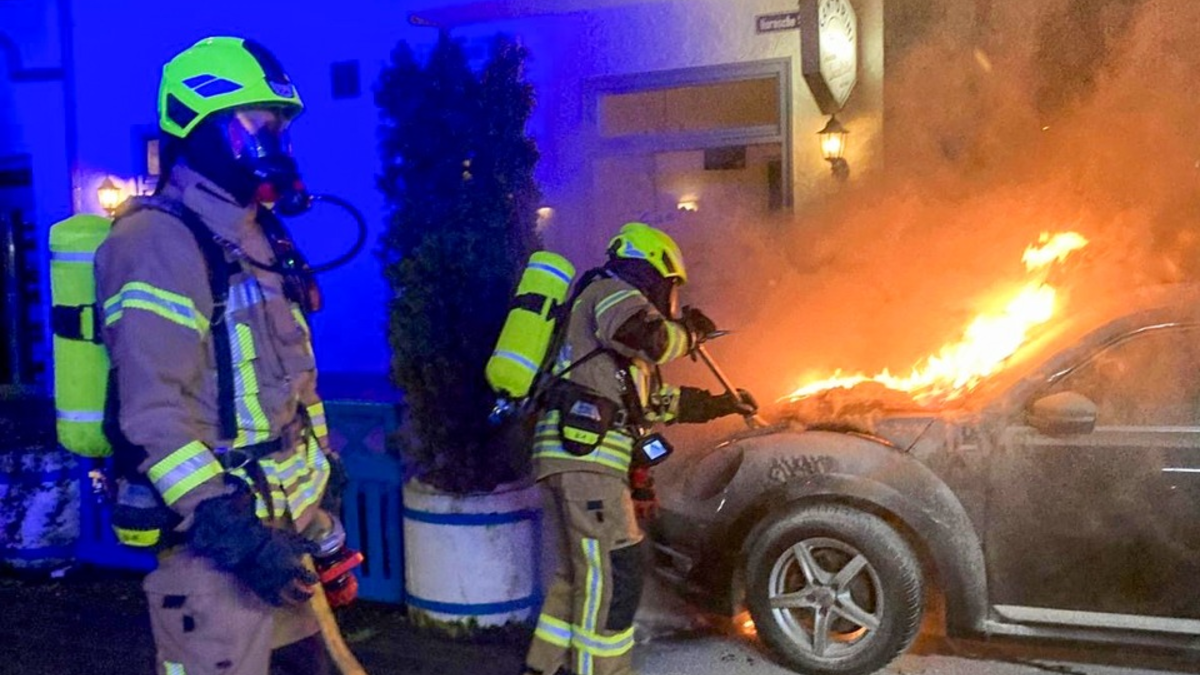 FW-DT: PKW-Brand an der Hornschen Straße - Foto: presseportal.de