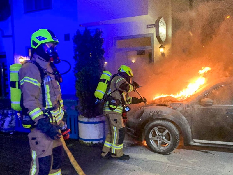 FW-DT: PKW-Brand an der Hornschen Straße - Foto: presseportal.de