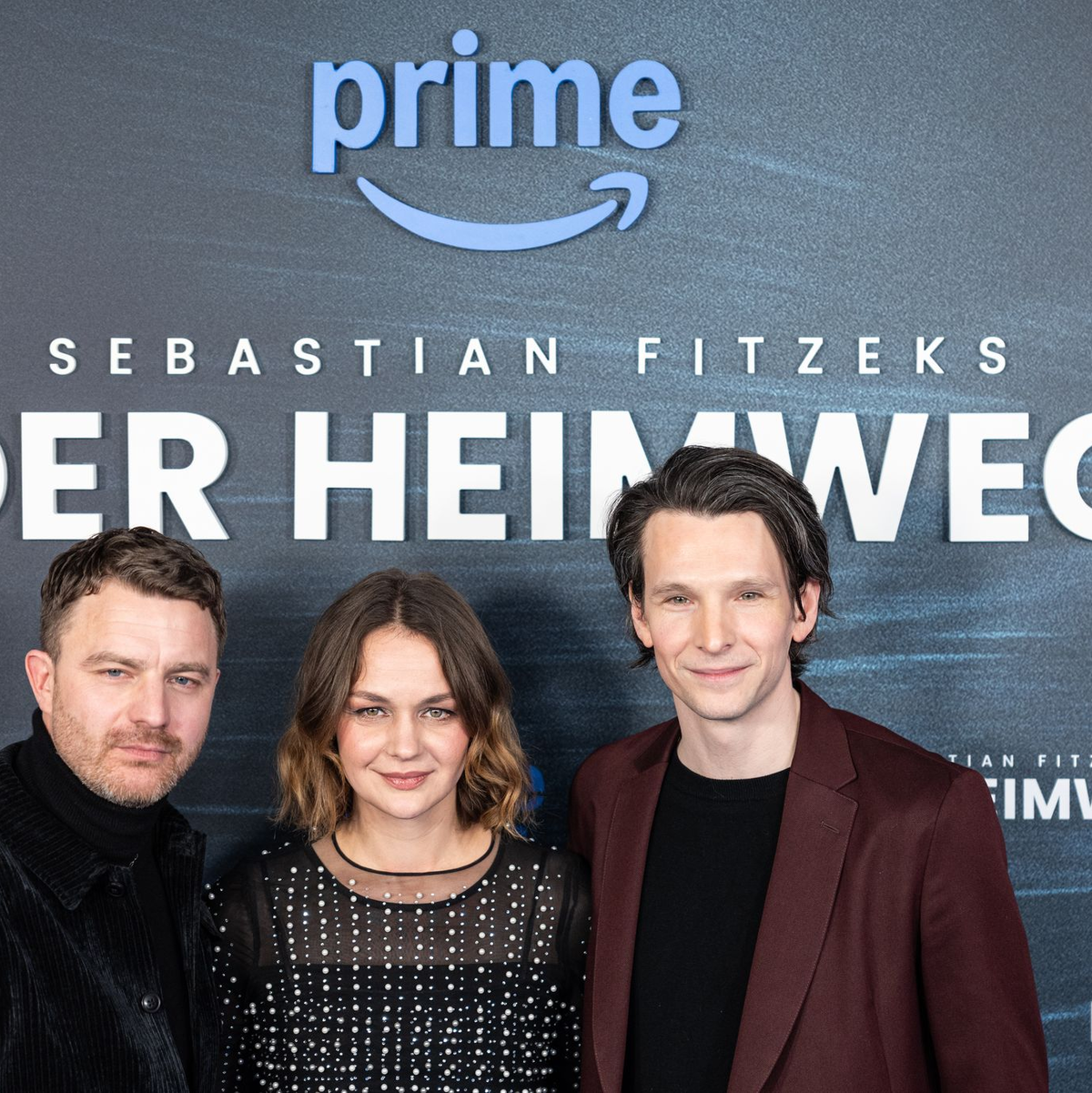 Das Hauptdarsteller-Trio von «Der Heimweg» bei der Premiere in Berlin. - Foto: Hannes P. Albert/dpa