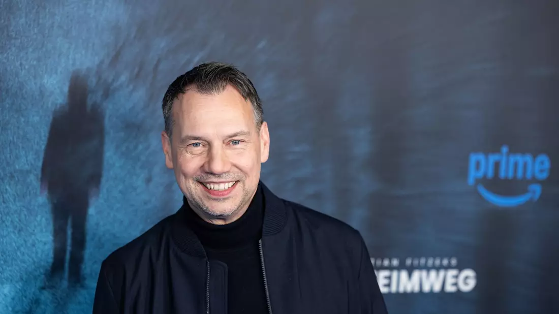 Thriller-Autor Sebastian Fitzek ist das Thema der häuslichen Gewalt wichtig. - Bild: Hannes P. Albert/dpa