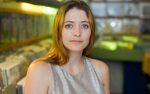 Ihr schlechtester Kuss sei damit geendet, «dass sich unsere Zahnspangen verhakten», sagte die 1989 in London geborene Plaß der Zeitschrift «Gala». - Foto: Jens Kalaene/dpa Ihr schlechtester Kuss sei damit geendet, «dass sich unsere Zahnspangen verhakten», sagte die 1989 in London geborene Plaß der Zeitschrift «Gala». - Foto: Jens Kalaene/dpa