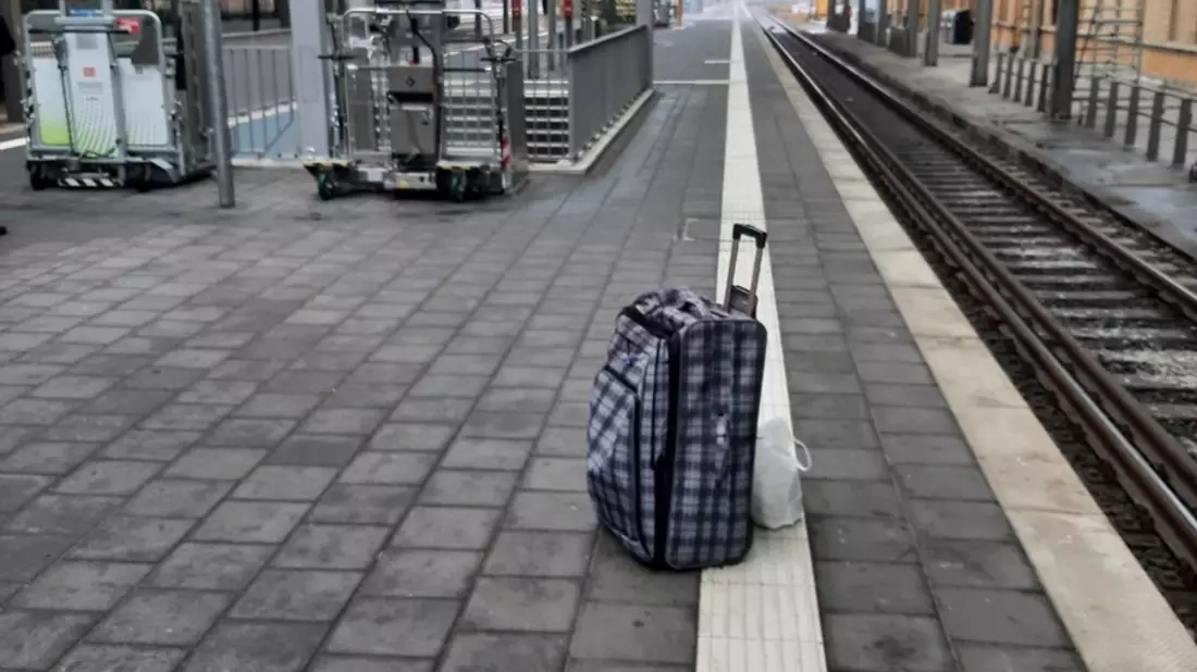BPOLI MD: 51-Jähriger sorgt mit unachtsam stehengelassenem Koffer für Poli-zeieinsatz - Bild: presseportal.de