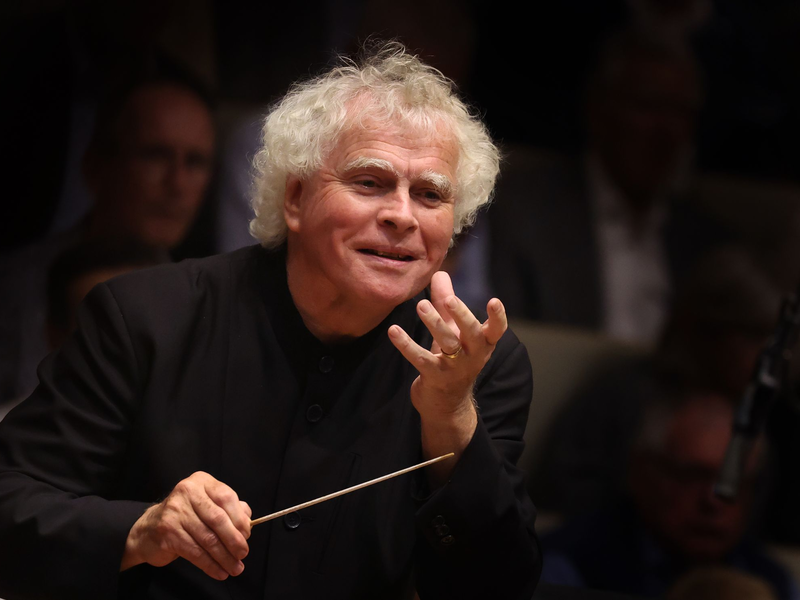 Sir Simon Rattle will das Preisgeld für den Siemens Musikpreis in ein Orchesterprojekt stecken. - Foto: Karl-Josef Hildenbrand/dpa