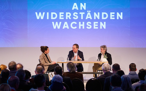 Selbstmächtigkeit statt Selbstzweifel / Reinhold Messner und Armin Laschet diskutierten auf Einladung der Brost-Stiftung über Motivation durch Widerstände - Foto: presseportal.de