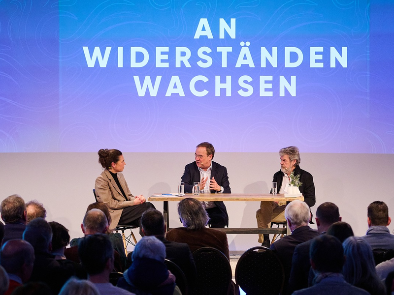 Selbstmächtigkeit statt Selbstzweifel / Reinhold Messner und Armin Laschet diskutierten auf Einladung der Brost-Stiftung über Motivation durch Widerstände - Foto: presseportal.de