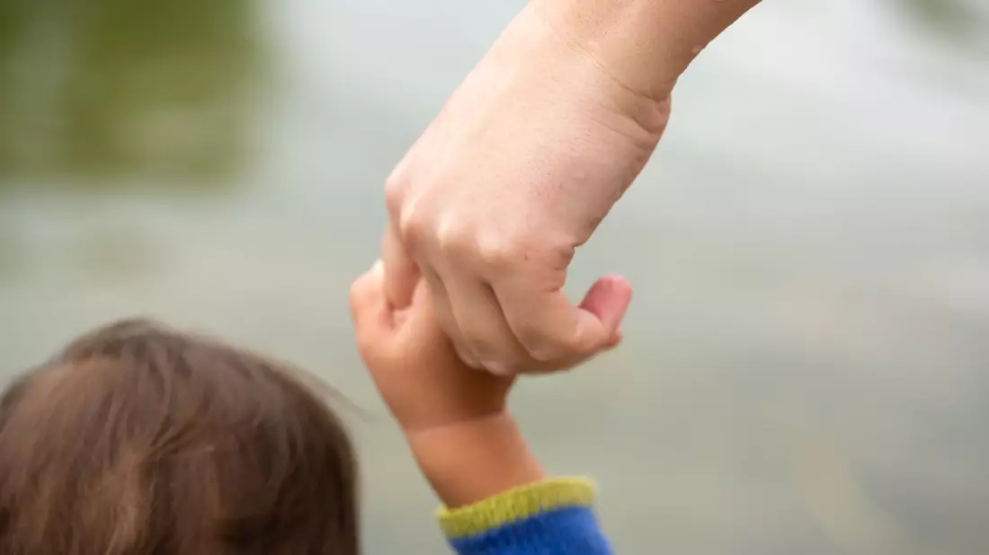 Mehr als zwei Drittel der Kinder und Jugendlichen sorgen sich davor, in Armut leben zu müssen. (Symbolbild) - Bild: Fernando Gutierrez-Juarez/dpa