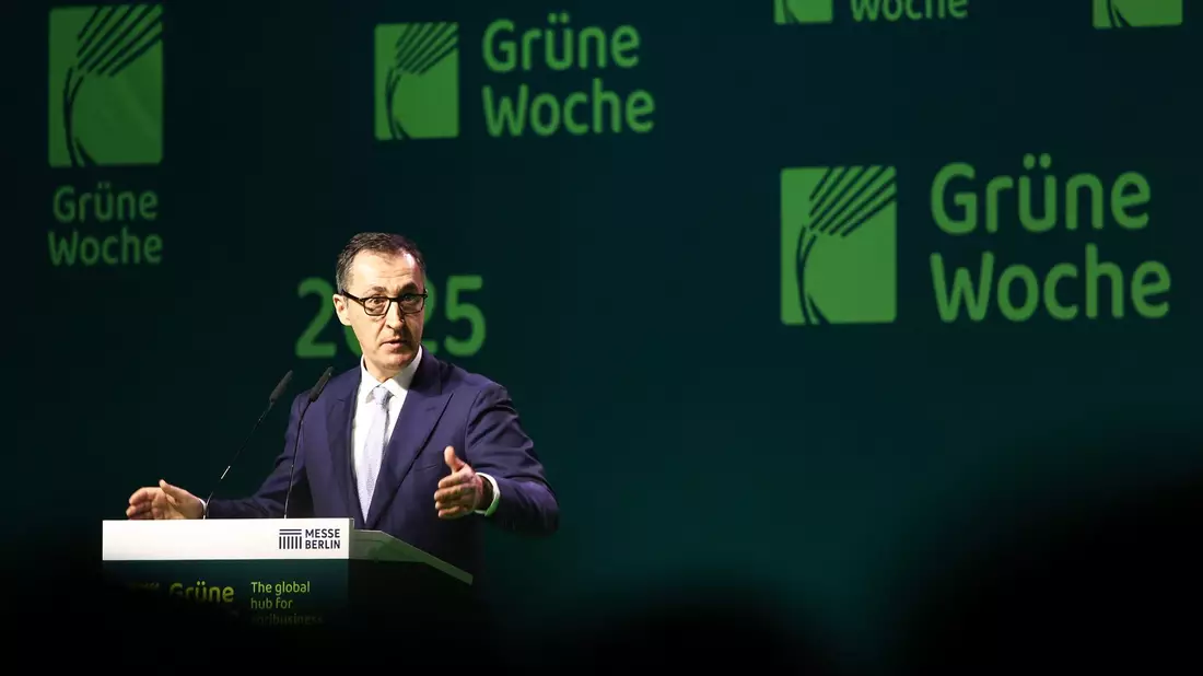 Für Cem Özdemir (Grüne) ist es die letzte Grüne Woche in seiner Funktion als Landwirtschaftsminister. - Bild: Hannes Albert/dpa