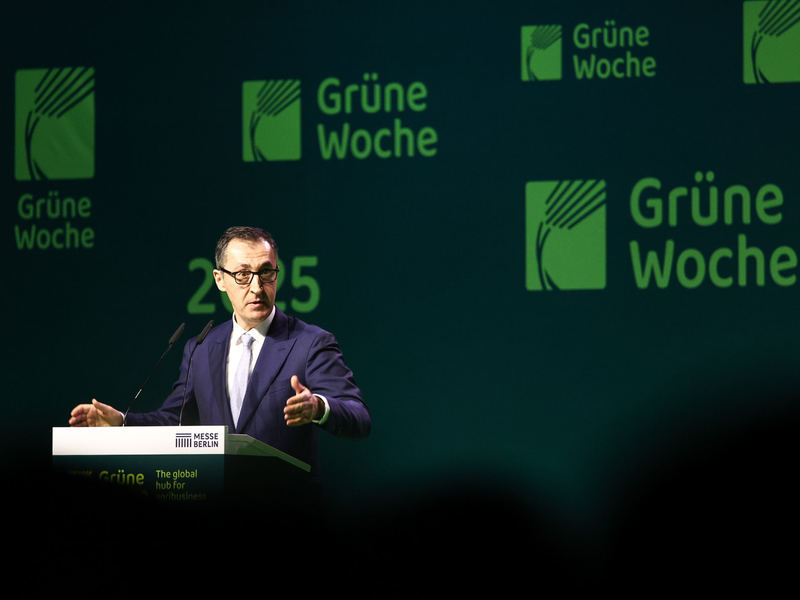Für Cem Özdemir (Grüne) ist es die letzte Grüne Woche in seiner Funktion als Landwirtschaftsminister. - Foto: Hannes Albert/dpa