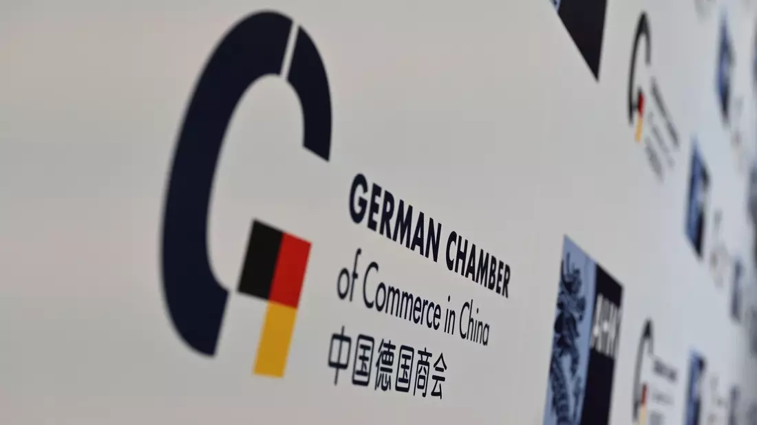 Laut der AHK in China sehen deutsche Unternehmen in China dem neuen Jahr mit gedämpften Erwartungen entgegen. (Symbolbild) - Bild: Johannes Neudecker/dpa