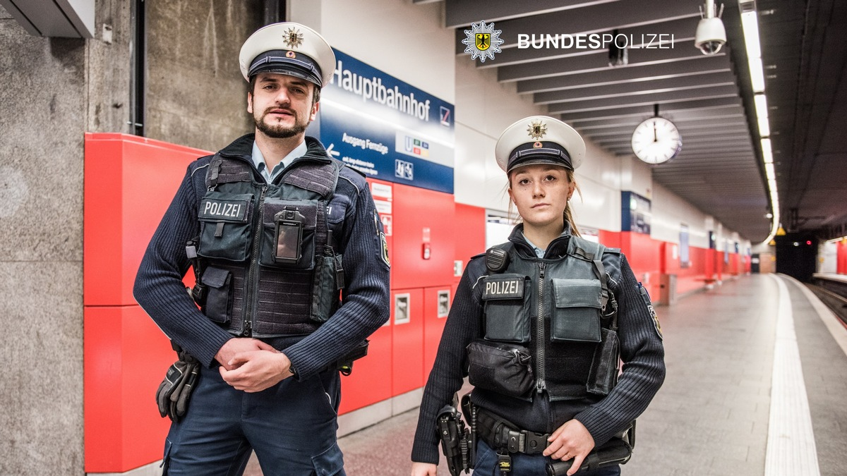 Bundespolizeidirektion München: Nach Schlag gegen Bahnhofsuhr: Situation eskaliert - Foto: presseportal.de