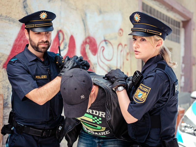 POL-MFR: (51) Raubüberfall auf Bekleidungsgeschäft - Sieben Tatverdächtige festgenommen - Einladung zur Pressekonferenz - Foto: presseportal.de