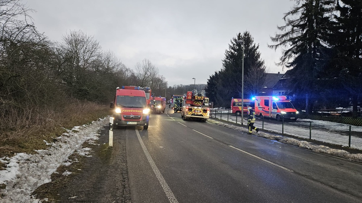 FW-EN: Verpuffung in einem Gebäude - Alarm für alle Einheiten der Feuerwehr Wetter (Ruhr) - Foto: presseportal.de