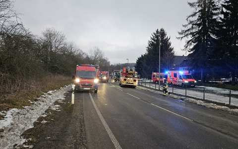 FW-EN: Verpuffung in einem Gebäude - Alarm für alle Einheiten der Feuerwehr Wetter (Ruhr) - Foto: presseportal.de FW-EN: Verpuffung in einem Gebäude - Alarm für alle Einheiten der Feuerwehr Wetter (Ruhr) - Foto: presseportal.de