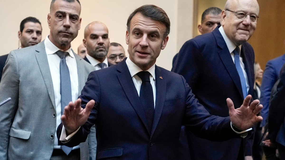 Frankreichs Präsident Macron will die libanesische Führung stärken. - Foto: Hassan Ammar/AP/dpa