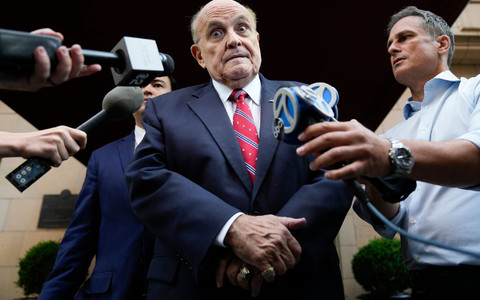 Der einstige New Yorker Bürgermeister Rudy Giuliani hat einen Millionen-Dollar-Rechtsstreit beigelegt. (Archivbild) - Foto: Seth Wenig/AP/dpa