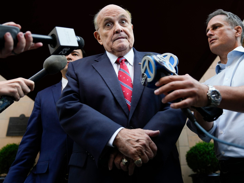 Der einstige New Yorker Bürgermeister Rudy Giuliani hat einen Millionen-Dollar-Rechtsstreit beigelegt. (Archivbild) - Foto: Seth Wenig/AP/dpa