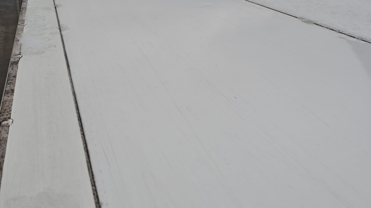 POL-UL: (BC) Ochsenhausen - Gefahr durch herumfliegende Eisplatten und Betriebserlaubnis erloschen / Am Donnerstag kontrollierte die Polizei einen Lkw bei Ochsenhausen. Der war gefährlich unterwegs. - Foto: presseportal.de