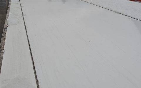 POL-UL: (BC) Ochsenhausen - Gefahr durch herumfliegende Eisplatten und Betriebserlaubnis erloschen / Am Donnerstag kontrollierte die Polizei einen Lkw bei Ochsenhausen. Der war gefährlich unterwegs. - Foto: presseportal.de