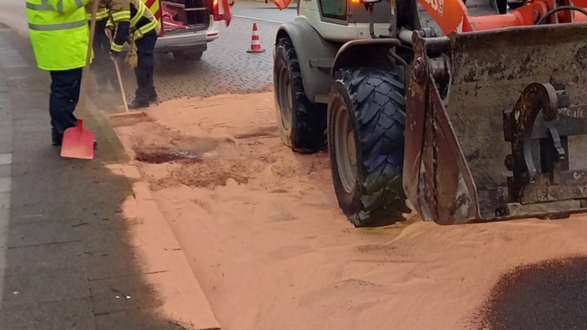 FW-EN: Geplatzter Hydraulikschlauch an Radlader - Foto: presseportal.de