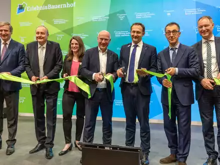 Grüne Woche 2025 eröffnet: ErlebnisBauernhof zeigt, warum Innovationen in der Landwirtschaft allein nicht ausreichen - Foto: presseportal.de