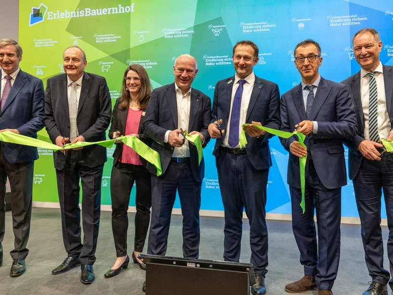 Grüne Woche 2025 eröffnet: ErlebnisBauernhof zeigt, warum Innovationen in der Landwirtschaft allein nicht ausreichen - Foto: presseportal.de