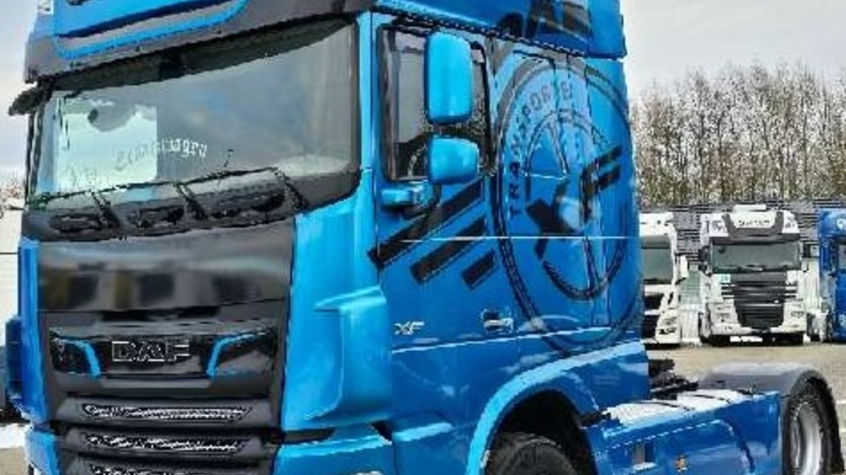 POL-GÖ: (22/2025) Göttingen: Unbekannte stehlen auffällige blaue Sattelzugmaschine von Firmengelände an der Herbert-Quandt-Straße - Foto: presseportal.de