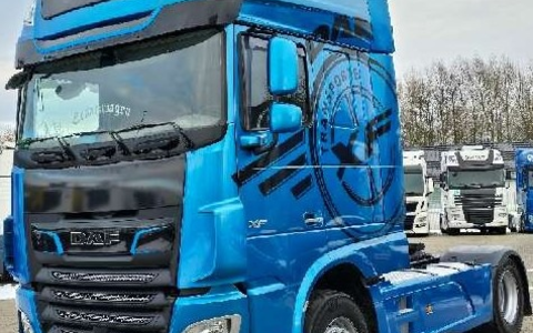 POL-GÖ: (22/2025) Göttingen: Unbekannte stehlen auffällige blaue Sattelzugmaschine von Firmengelände an der Herbert-Quandt-Straße - Foto: presseportal.de POL-GÖ: (22/2025) Göttingen: Unbekannte stehlen auffällige blaue Sattelzugmaschine von Firmengelände an der Herbert-Quandt-Straße - Foto: presseportal.de