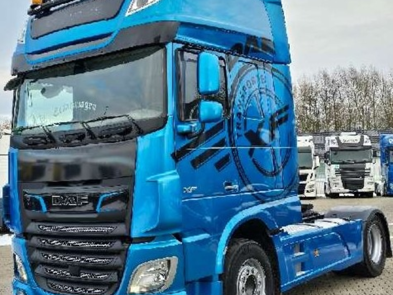 POL-GÖ: (22/2025) Göttingen: Unbekannte stehlen auffällige blaue Sattelzugmaschine von Firmengelände an der Herbert-Quandt-Straße - Foto: presseportal.de