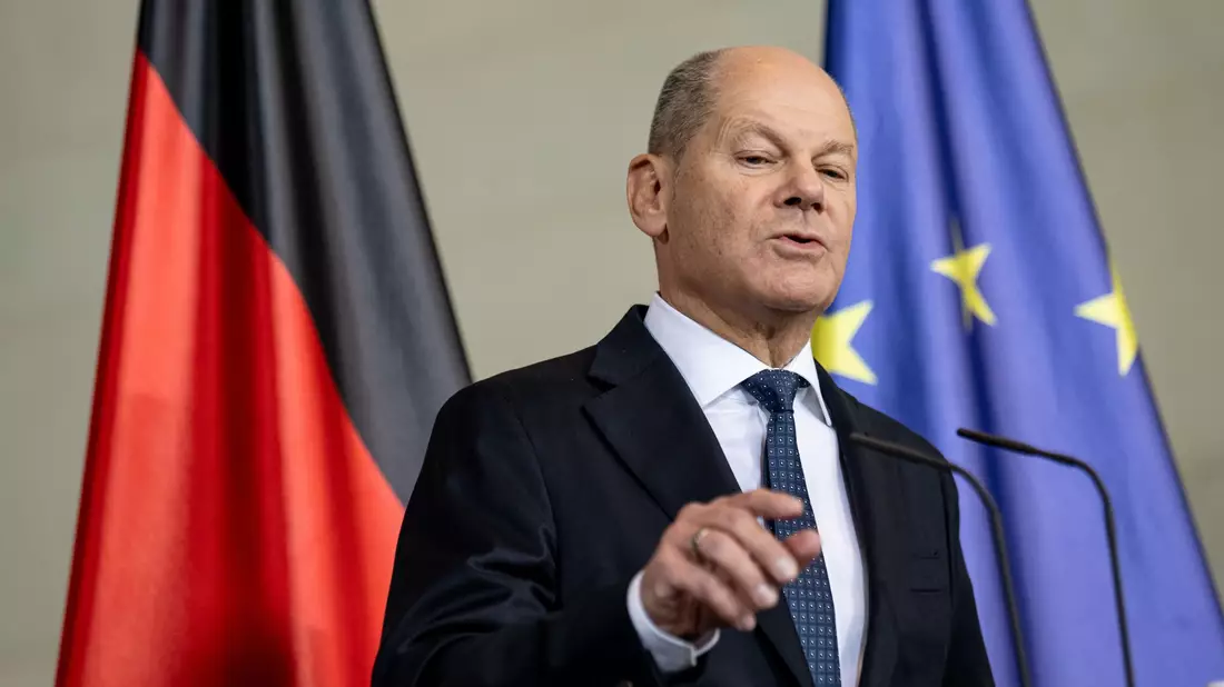 Scholz bleibt bei der Ukraine-Hilfe hart. Er hat nun Union, FDP und Grüne gegen sich. - Bild: Fabian Sommer/dpa