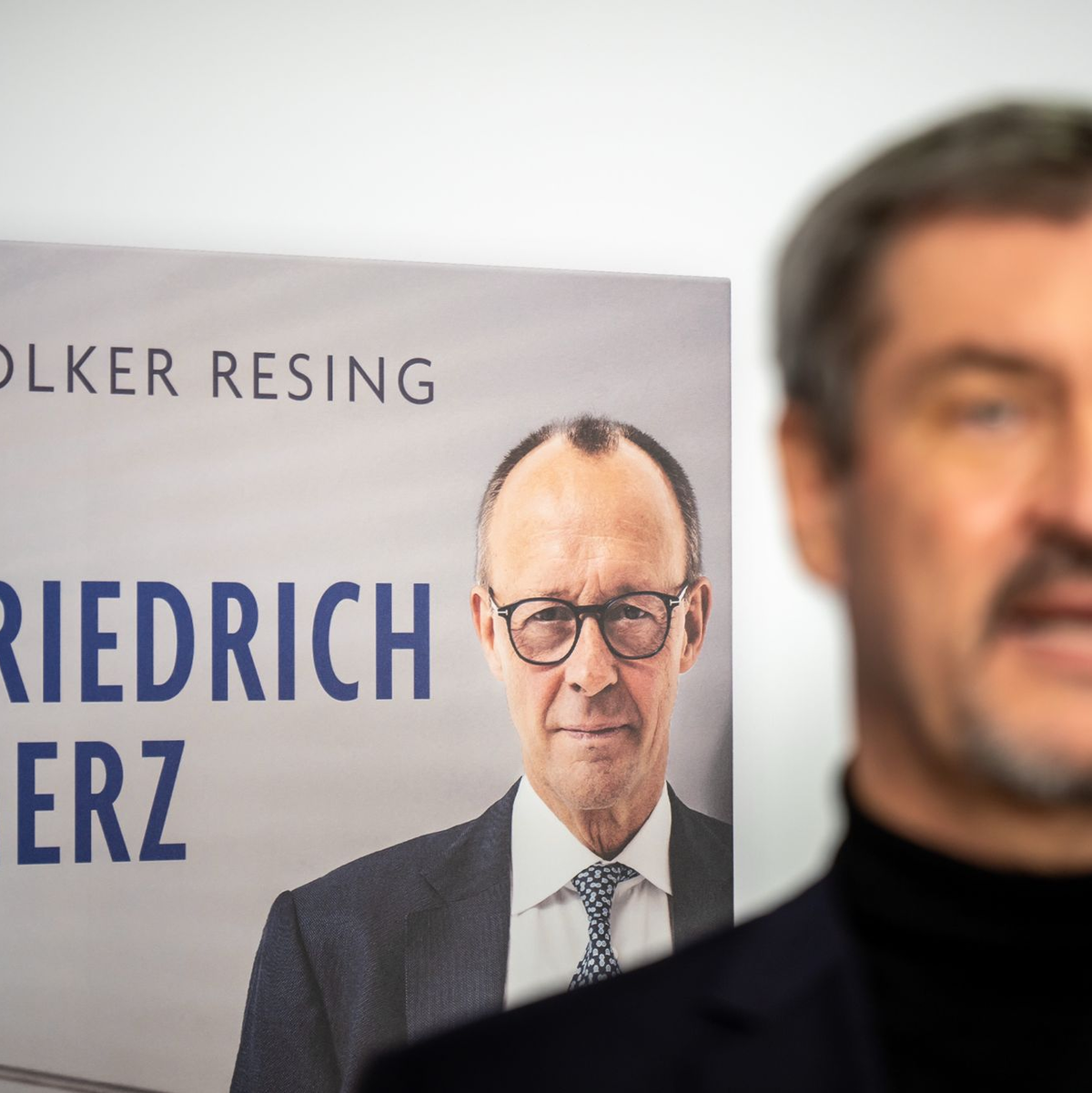 «Friedrich Merz ist kantig, ja. Aber da weiß man, was man hat», so Markus Söder über den CDU-Chef.  - Foto: Michael Kappeler/dpa