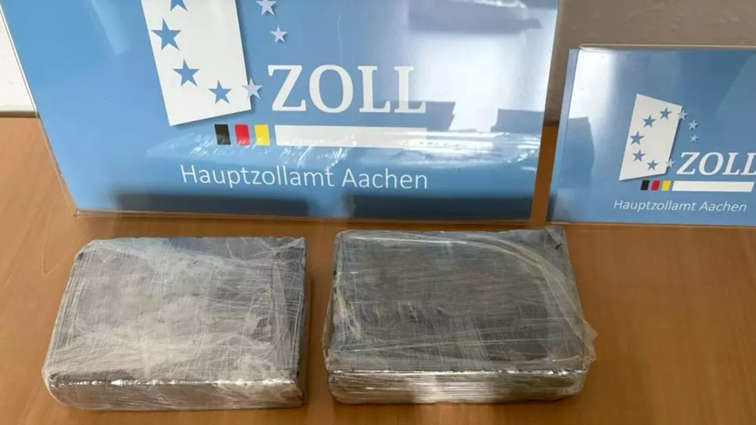 HZA-AC: Mutmaßlicher Drogenkurier per Taxi unterwegs: Aachener Zoll stellt Heroin sicher - Bild: presseportal.de
