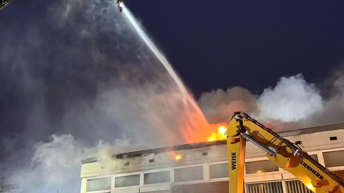 POL-HX: Feuer sorgt für einen Großeinsatz - Bild: presseportal.de